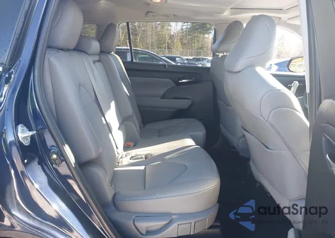 2021 Toyota Highlander Xle z USA, uszkodzony, nr VIN 5TDGZRBH1MS142744